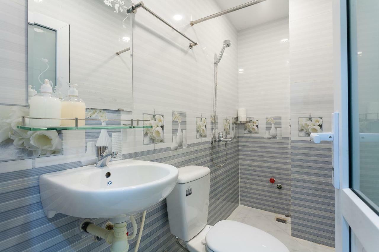 Auhome Minimalist Apartment Хошимин Екстериор снимка
